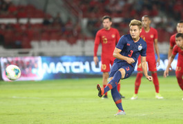 Khán giả nhà tẩy chay, Indonesia thua bạc nhược Thái Lan