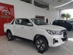 Loạt xe bán tải giảm giá khủng kích cầu tháng 9