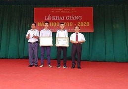 Tặng huy hiệu 'Tuổi trẻ dũng cảm' cho nam sinh dũng cảm cứu người trong dòng nước lũ