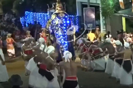 Video: Voi rước lễ điên cuồng lao vào đám đông dự hội, giẫm đạp 17 người