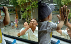 Nghẹn lòng phận gái lấy chồng xa: Ông bà ngoại bịn rịn vẫy tay chào cháu trai nhỏ qua cửa kính ô tô