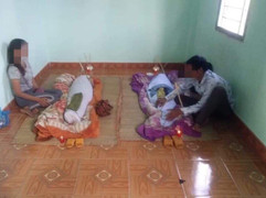 Trốn chị gái ra ao tắm, hai đứa trẻ chết đuối thương tâm