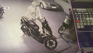 Video: 'Đạo chích' đột nhập khách sạn, trộm xe máy ở TP.HCM