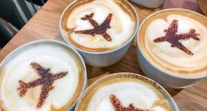 Tách cà phê khiến máy bay đổi chiều khi bay qua Đại Tây Dương