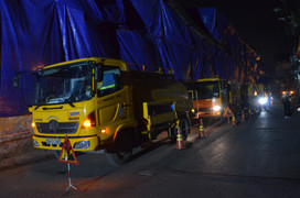 Xuyên đêm nạo vét bùn quanh nhà máy Rạng Đông