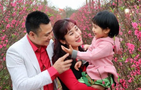 Cuộc sống hạnh phúc của NSND Tự Long bên vợ và hai con