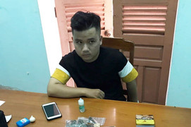 Mua bán ma túy qua Facebook và chuyển phát nhanh, 2 sinh viên bị bắt