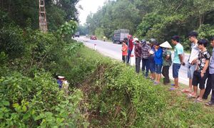 Đi chợ lúc rạng sáng, người đàn ông lao xe máy xuống hố sâu thiệt mạng