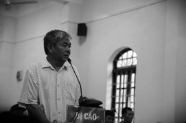 Một bị cáo đột ngột nhập viện, phiên tòa xét xử trùm gỗ lậu Phượng 'râu' phải tạm dừng