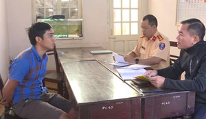 Tài xế phê ma túy, chở 200kg pháo lậu đi bán