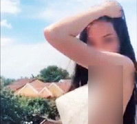 Cô gái khoe thân trên nóc di sản Hội An gỡ bỏ clip phản cảm