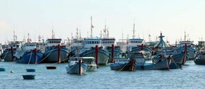 Cứu 10 ngư dân bị hỏng tàu ở quần đảo Trường Sa