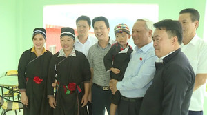 Video: Phó Chủ tịch Quốc hội cùng lãnh đạo tỉnh Hà Giang thăm, tặng quà tại huyện Hoàng Su Phì