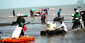 Video: Được mùa hến, dân TP.HCM kiếm cả triệu đồng mỗi ngày