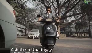 Xe máy tự cân bằng như lật đật