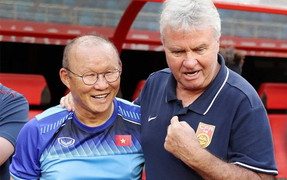 HLV Guus Hiddink bị sa thải không phải vì thua U22 Việt Nam