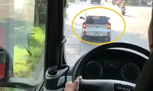 Xe cứu hỏa liên tục hú còi, yêu cầu nhường đường, Kia Morning vẫn chình ình cản đường