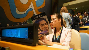 Tổng thống Trump phát biểu tại LHQ: Đại diện Venezuela mang sách ra đọc, Bộ trưởng Mỹ ngủ gật