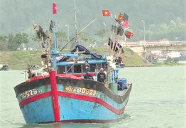 9 ngư dân Đà Nẵng bị chìm tàu ở vùng biển Hoàng Sa được cứu sống thần kỳ