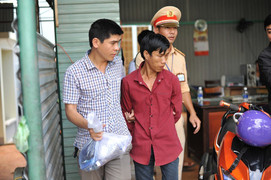 Bắt kẻ trộm xe máy lòi ra tội trốn truy nã