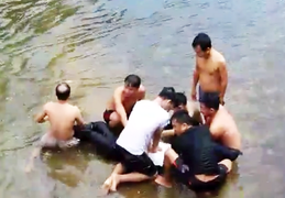 Cứu sống nam sinh đuối nước trong 3 phút, 2 thầy giáo được cộng đồng mạng ngưỡng mộ