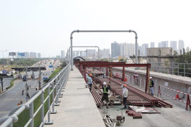 Đại công trường metro ở TP.HCM ngổn ngang kéo dài, nhiều tiểu thương điêu đứng