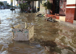 Cần Thơ ngập sâu nhiều tuyến phố vì triều cường