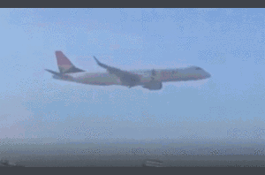 Video: Những tình huống máy bay hạ cánh khẩn cấp do gặp sự cố