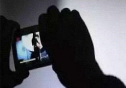 Gửi ảnh khỏa thân cho nữ sinh 14 tuổi, nam giáo viên Mỹ bị bắt