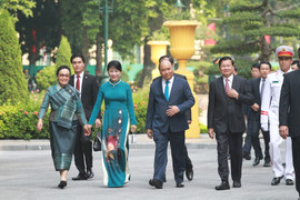 Lễ đón Thủ tướng CHDCND Lào Thongloun Sisoulith thăm chính thức Việt Nam