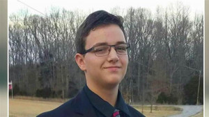 Bị bạn bè chế giễu trên mạng xã hội, nam sinh 16 tuổi tự sát