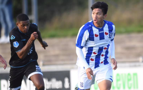 Lần thứ 2 đá chính ở đội trẻ SC Heerenveen, Văn Hậu thi đấu ấn tượng thế nào?