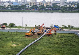 Đà Nẵng kéo đường ống nước kỷ lục qua sông Hàn để 'chống khát'