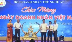 Đấu giá sừng bò tót, nhận sừng bò thường, doanh nhân bắt đền 99 triệu đồng
