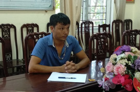 Nam thanh niên thản nhiên dừng ô tô tè bậy giữa phố đông người bị phạt 900 nghìn đồng