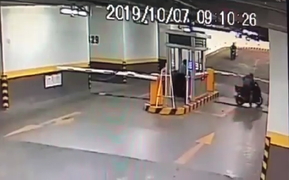 Ngang nhiên vào hầm chung cư cao cấp lấy trộm xe máy
