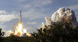 Đang bay, phi công bất ngờ 'chạm trán' tên lửa Mỹ