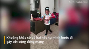 Video: Cô bé bại não tự bước đi khiến nhiều người rơi nước mắt