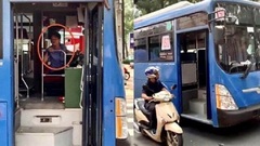 Sa thải tài xế xe buýt nhổ nước bọt vào người đi đường