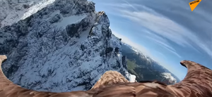 Hình ảnh độc đáo về sự tan chảy của sông băng trên dãy Alps do 'đại bàng quay'