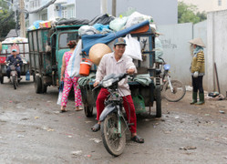 Xe rác tự chế bốc mùi thối có thể vẫn 'tra tấn' dân Sài Gòn sau 1/11