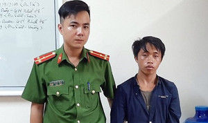 Hàng chục cảnh sát vây bắt nghi phạm cuồng sát vợ