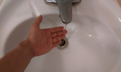 Dân mạng Thủ đô đồng loạt than thở nước máy có mùi khét