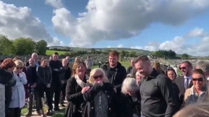 Người thân bật cười khi nghe người chết 'cầu cứu' từ huyệt mộ