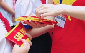 Sự thật nam sinh trực cờ đỏ lên mạng cầu cứu: Thầy dạy võ tung clip để câu view?