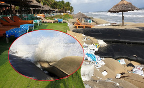 Ảnh: Sóng lớn công phá bờ kè, uy hiếp bãi biển Cửa Đại