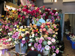 Hoa tươi nhập khẩu tiền triệu hút khách dịp 20/10