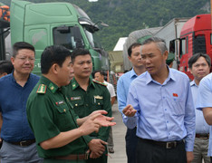 Vì sao 500 xe nông sản Việt Nam bị 'tắc' ở cửa khẩu Tân Thanh?