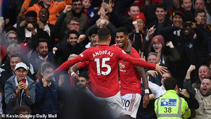 Rashford lập công, MU chặn đứng chuỗi toàn thắng của Liverpool