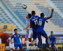 Video: Siêu phẩm móc bóng hạ gục Phí Minh Long đẹp nhất vòng 25 V-League